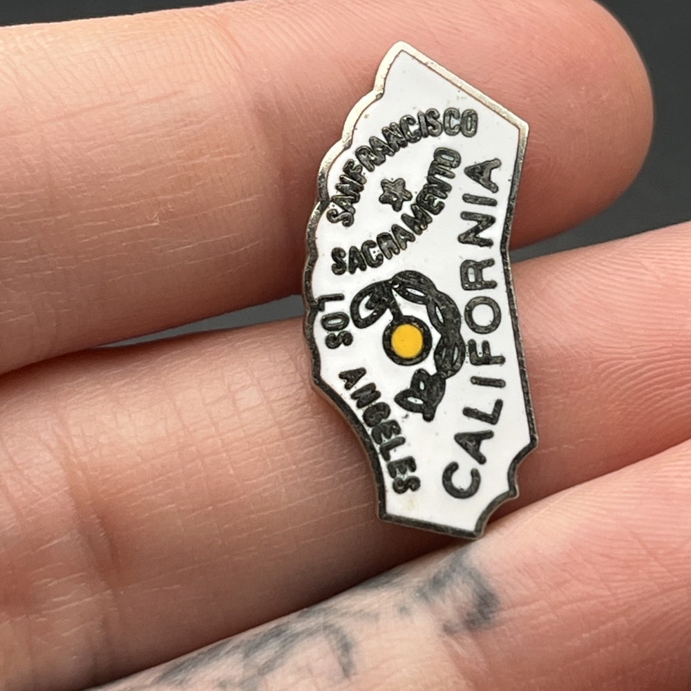 California State Outline United States Of America Lapel Hat‎ Pin